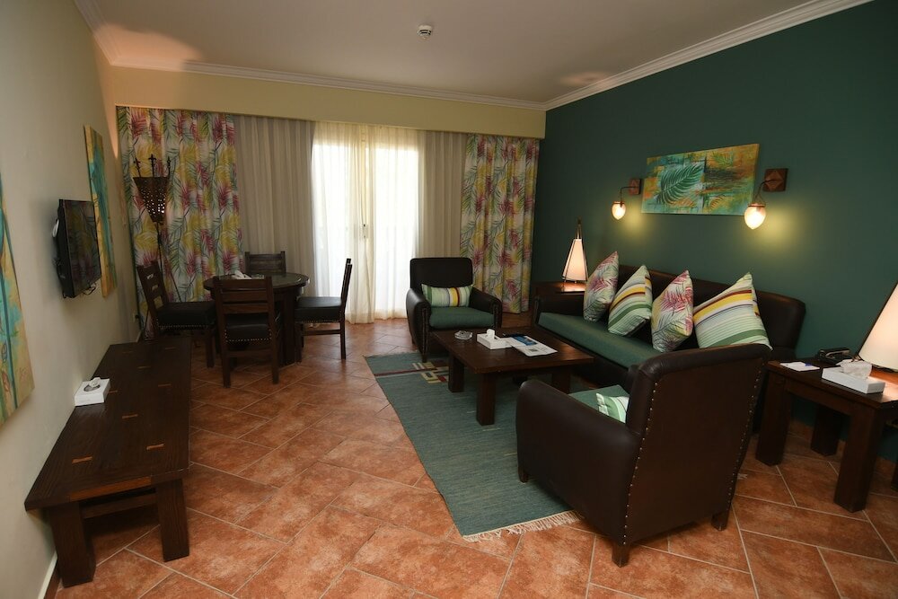 Фото Carols Beau Rivage Hotel