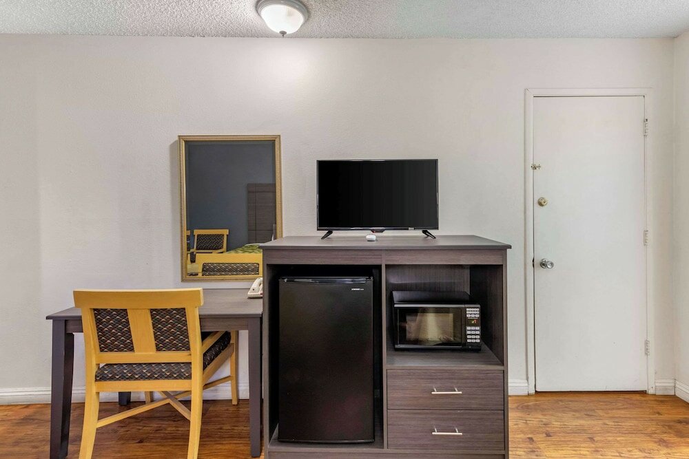 Фото Econo Lodge On Historic Route 66