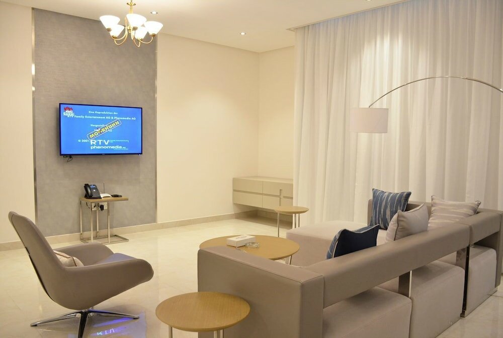 Фото The Lodge Suites