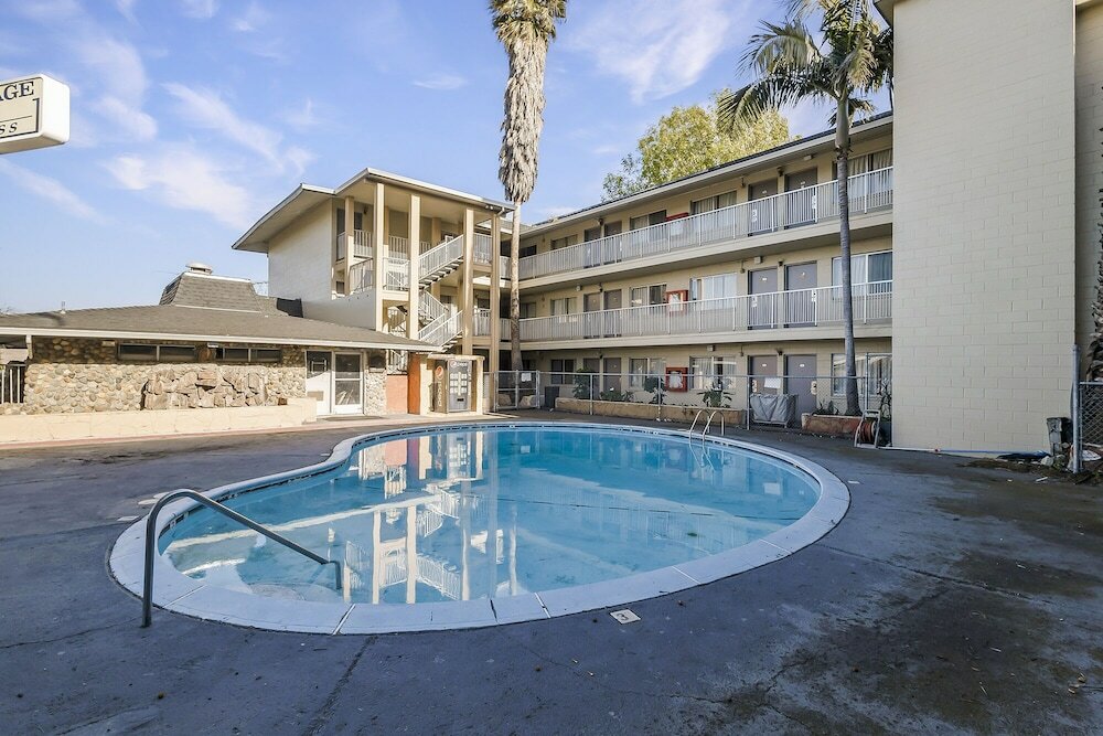 Фото Heritage Inn Express Hayward