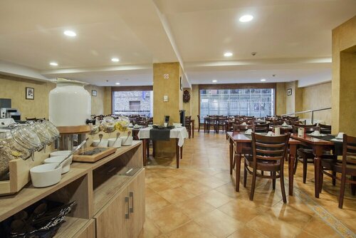 Гостиница Hotel Catalunya Ski в Праде