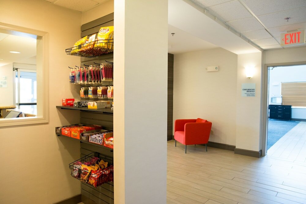 Фото Holiday Inn Express Hotel & Suites Chanhassen, an Ihg Hotel