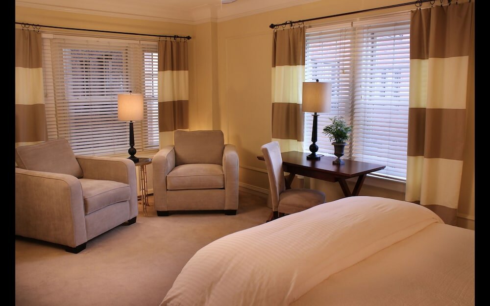 Фото The Morgan State House