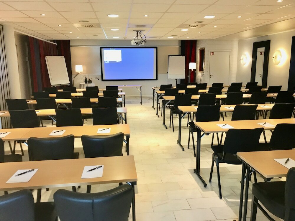 Фото Reenskaug Hotel