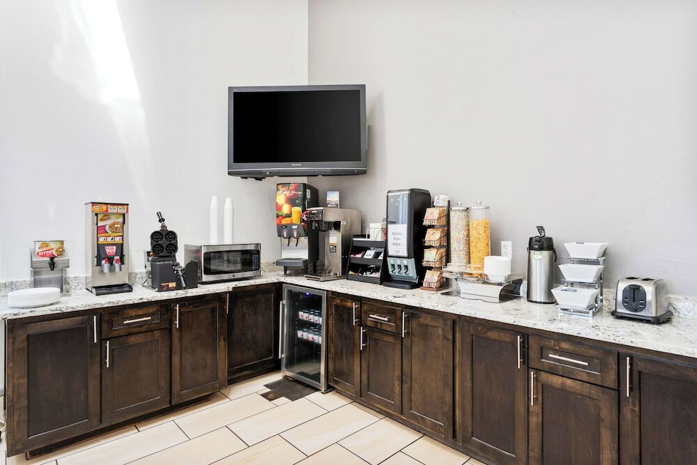 Фото SureStay Hotel by Best Western Albuquerque Midtown