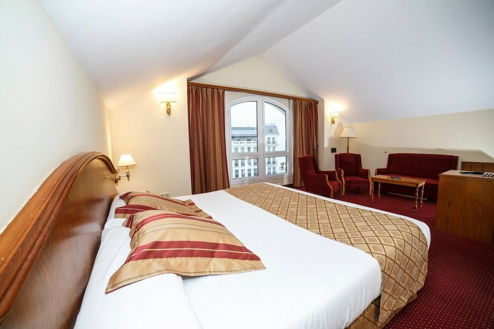 Фото Hotel Hoyuela