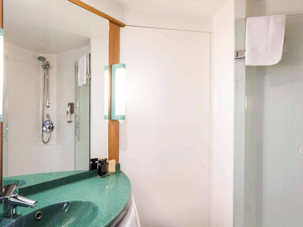 Фото Ibis London Barking