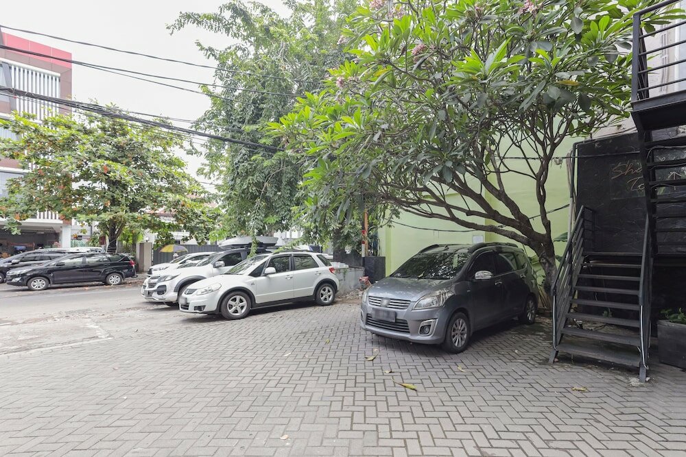 Фото RedDoorz near Gubeng Station