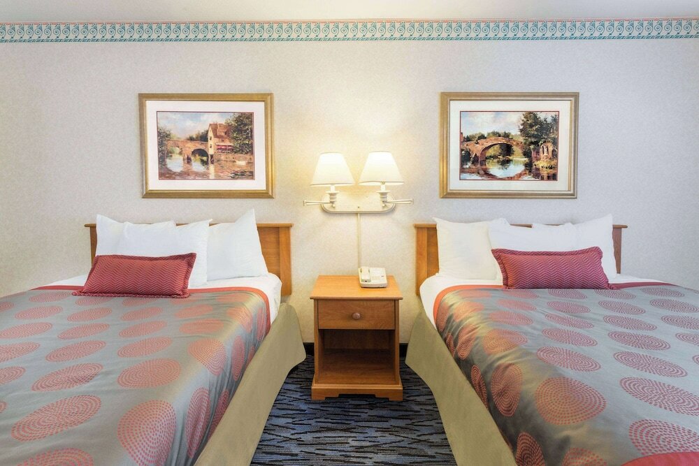 Фото Ramada by Wyndham Kent Seattle Area