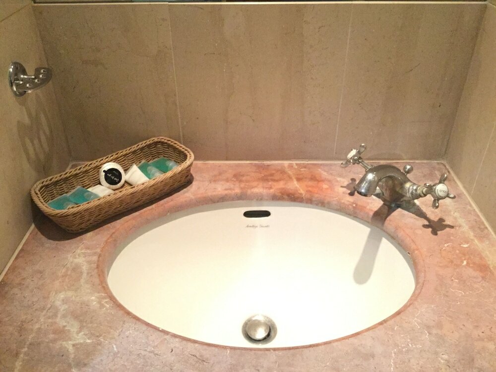 Фото The New London Carlton Hotel & Service Apartments