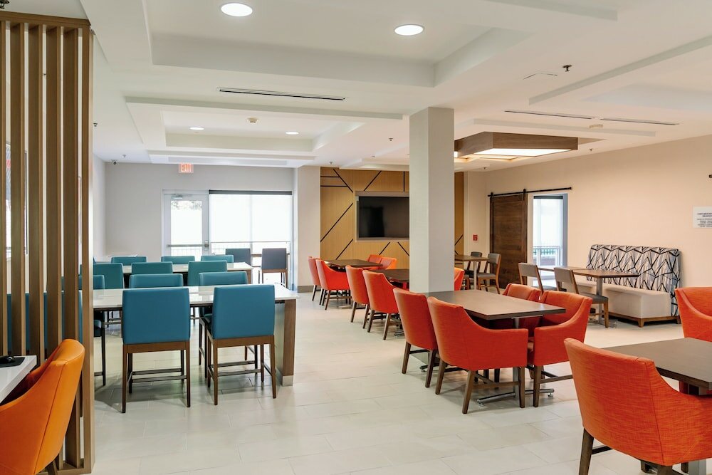 Фото Holiday Inn Express Hotel & Suites Raleigh Sw Nc State, an Ihg Hotel