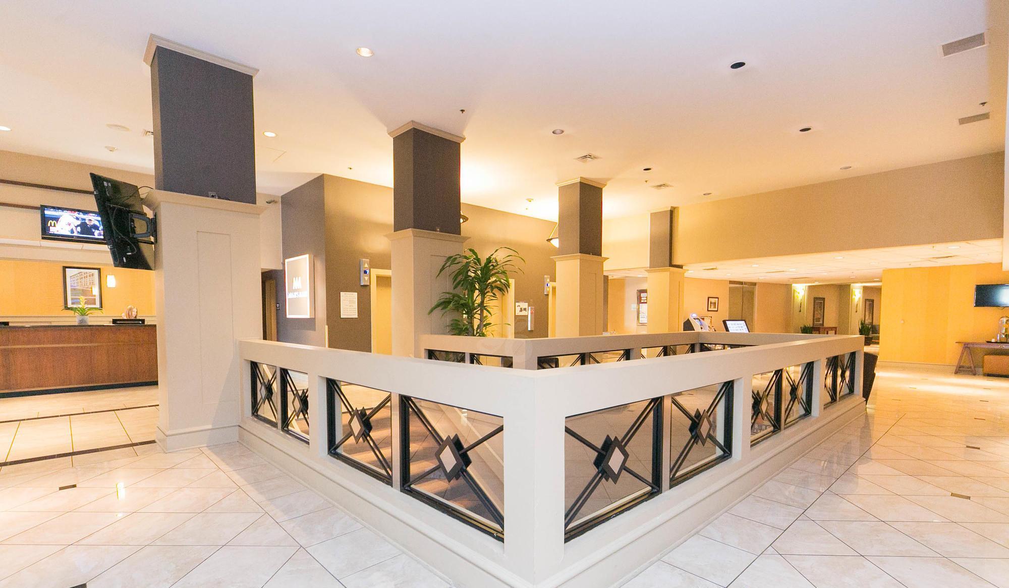 Фото Adam's Mark Hotel & Conference Center