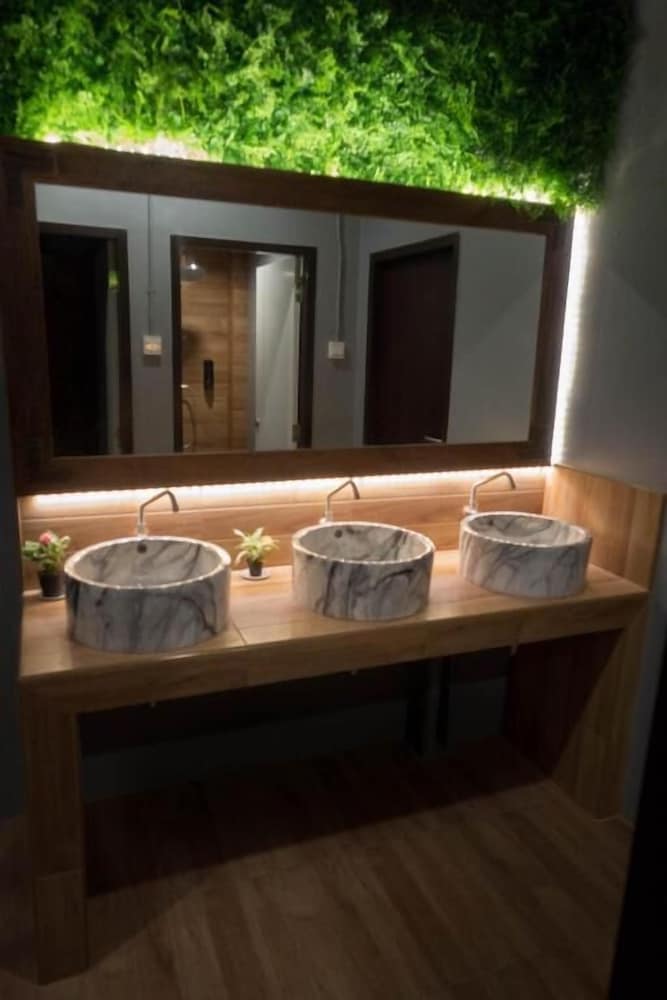 Фото Comfy Bed Hostel - Adults Only