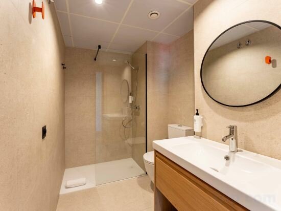 Фото EasyHotel Valencia Ciutat Vella