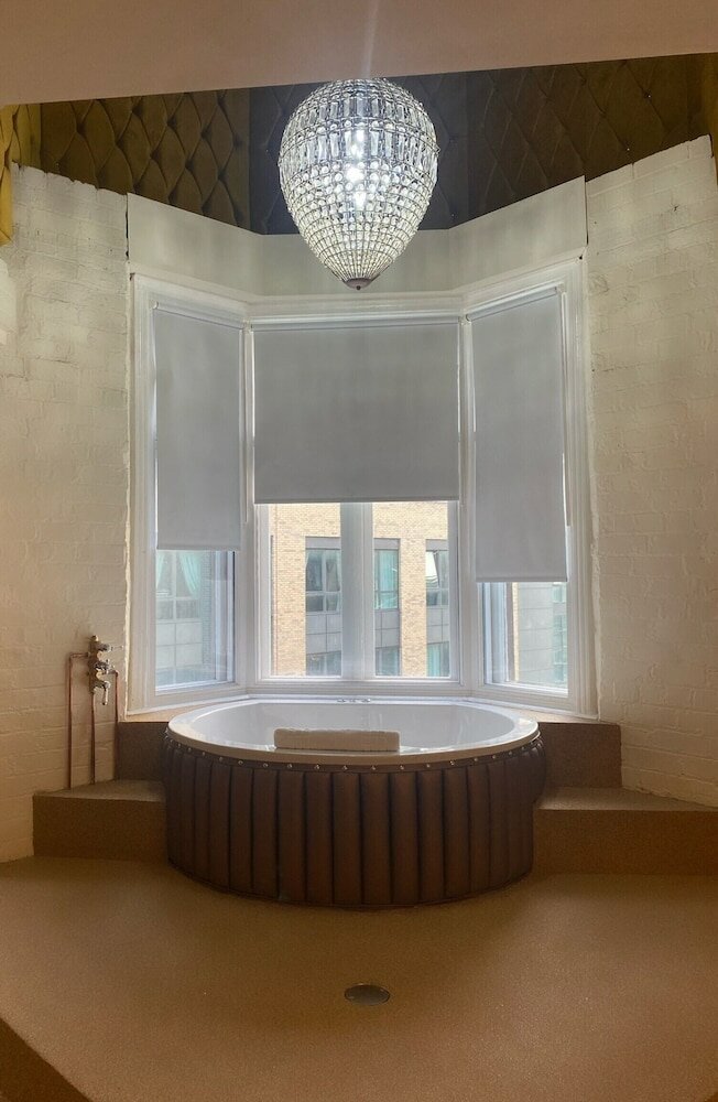 Фото The Dixie Dean Hotel