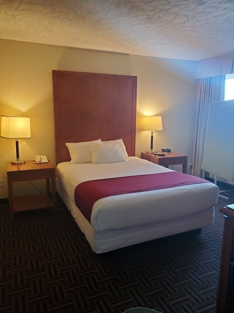 Фото Wyndham Garden Medicine Hat Conference Center