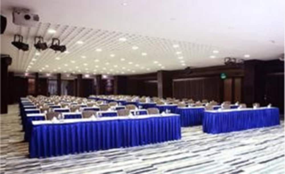 Фото Baiyun Lakeside Hotel