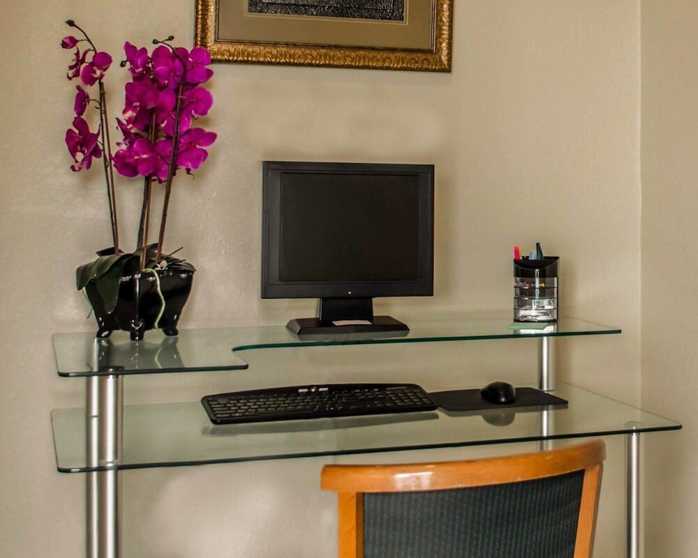 Фото Quality Inn near Manatee Springs State Park