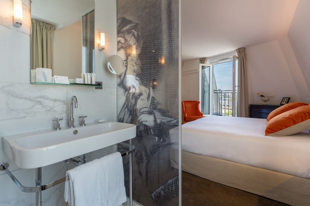 Фото La Comtesse