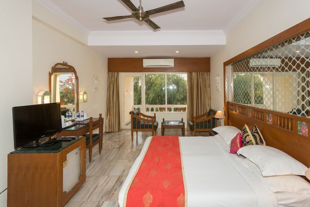 Фото Hotel Hilltop Palace