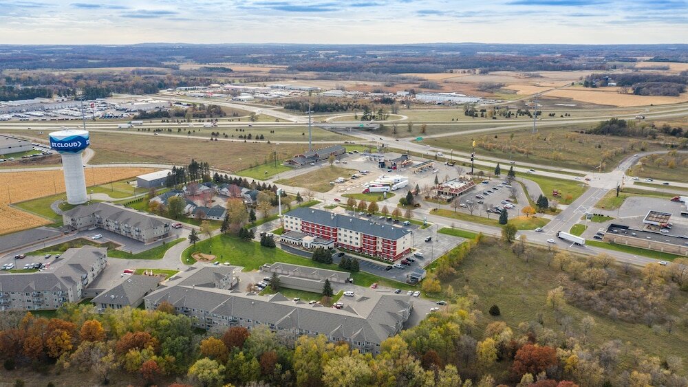 Фото Holiday Inn Express Hotel & Suites St. Cloud, an Ihg Hotel