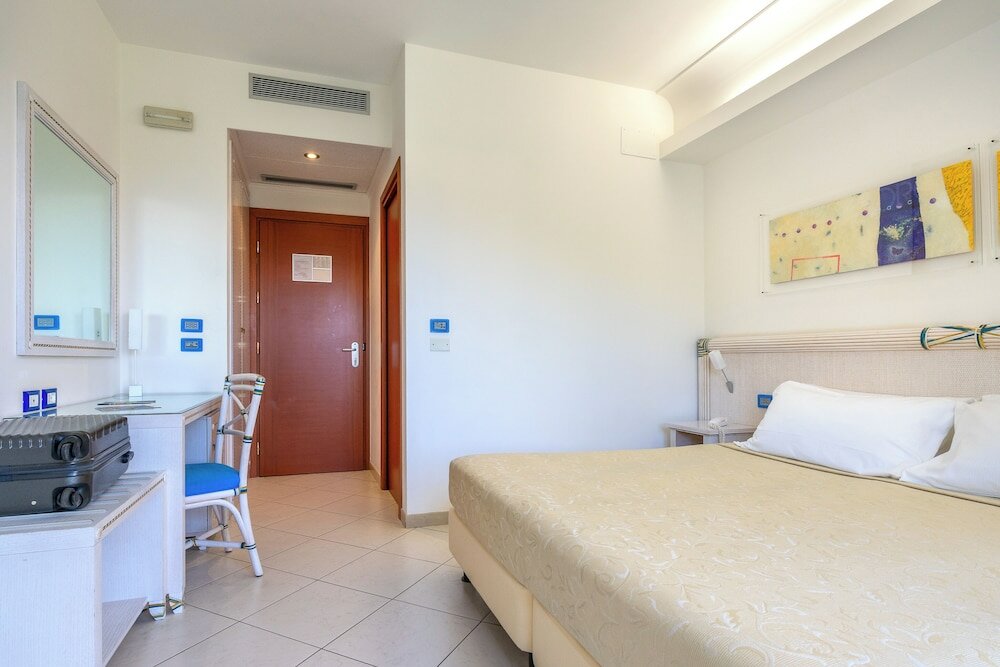 Фото Elaia Garden Hotel