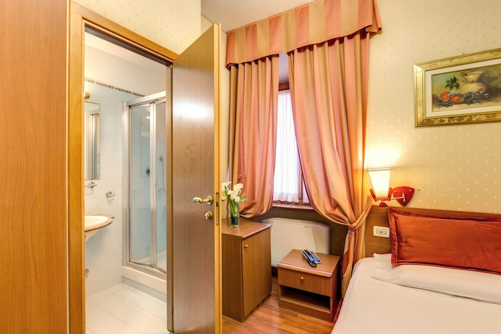 Фото Flower Garden Hotel Rome