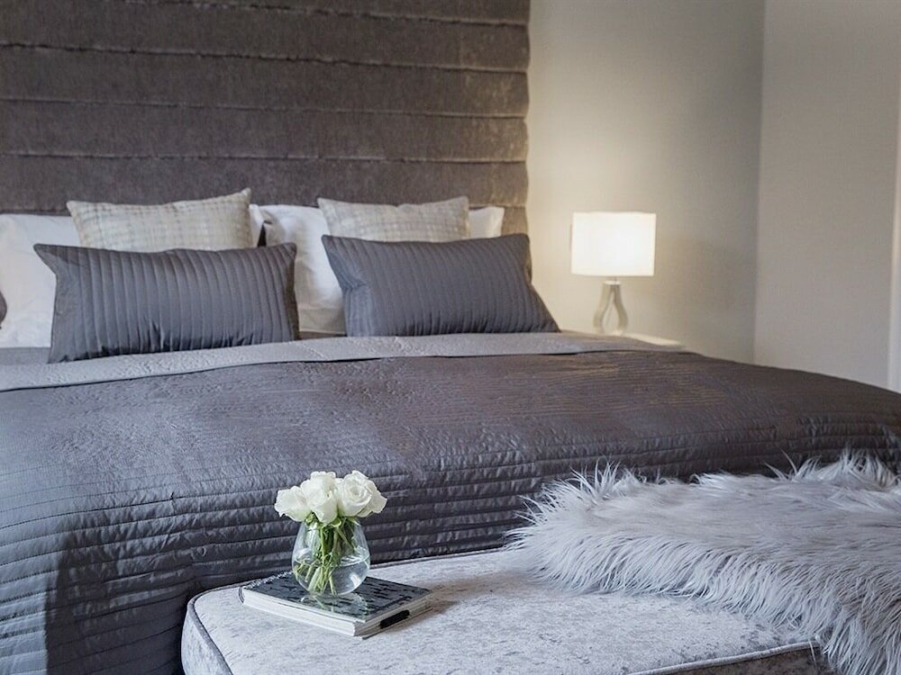 Фото The Lane Apartment