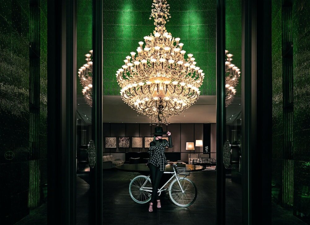 Фото The Middle House