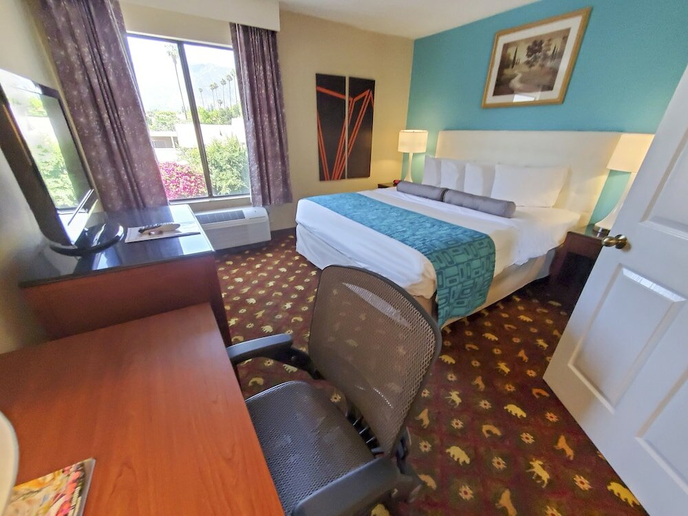 Фото Howard Johnson by Wyndham Pasadena