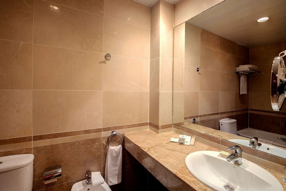 Фото Catalonia Excelsior Hotel