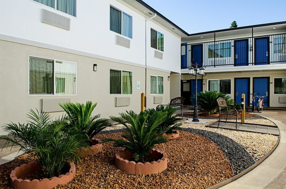 Фото Motel 6 Modesto, Ca - Downtown