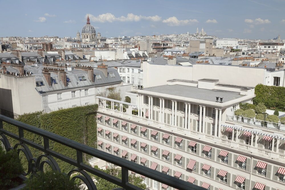 Фото Le Bristol Paris - an Oetker Collection Hotel