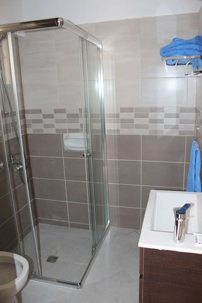 Фото Petsas Apartments & Tavern