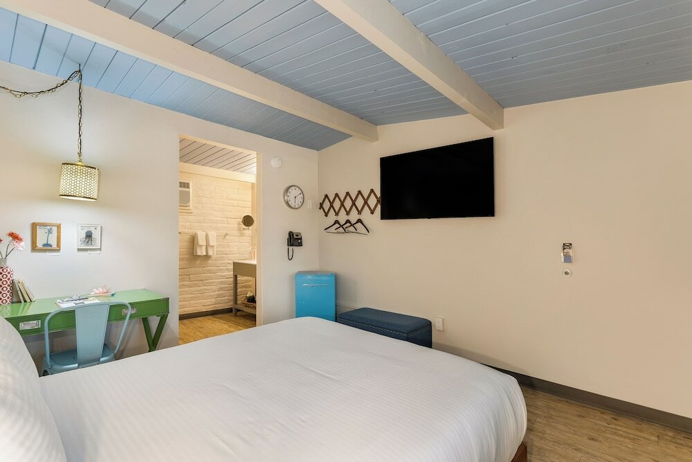 Фото Hotel McCoy - Art, Coffee, Beer, Wine