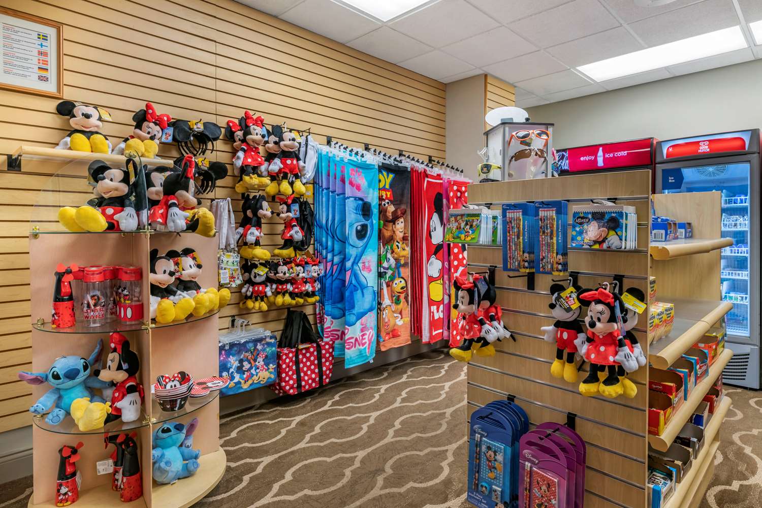 Фото Comfort Suites Maingate East