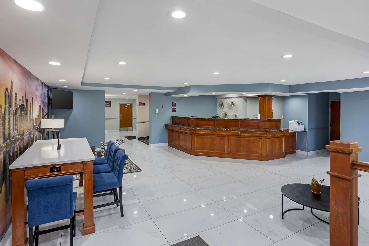 Фото Best Western Rutgers University Hotel