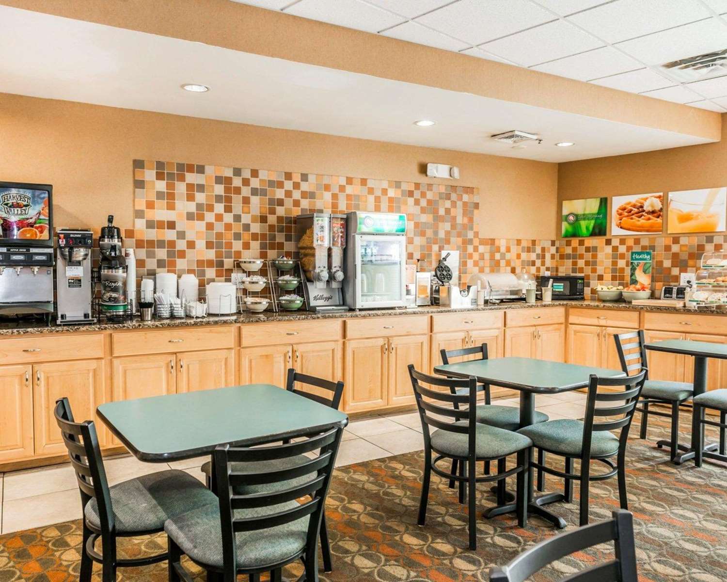 Фото Quality Inn East