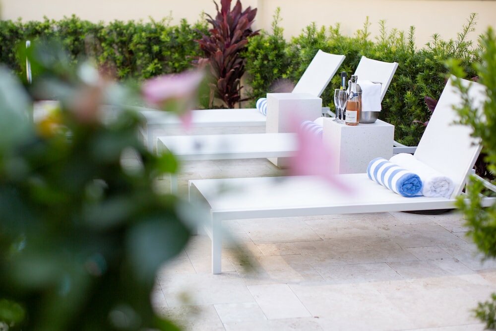 Фото The Pillars Hotel & Club