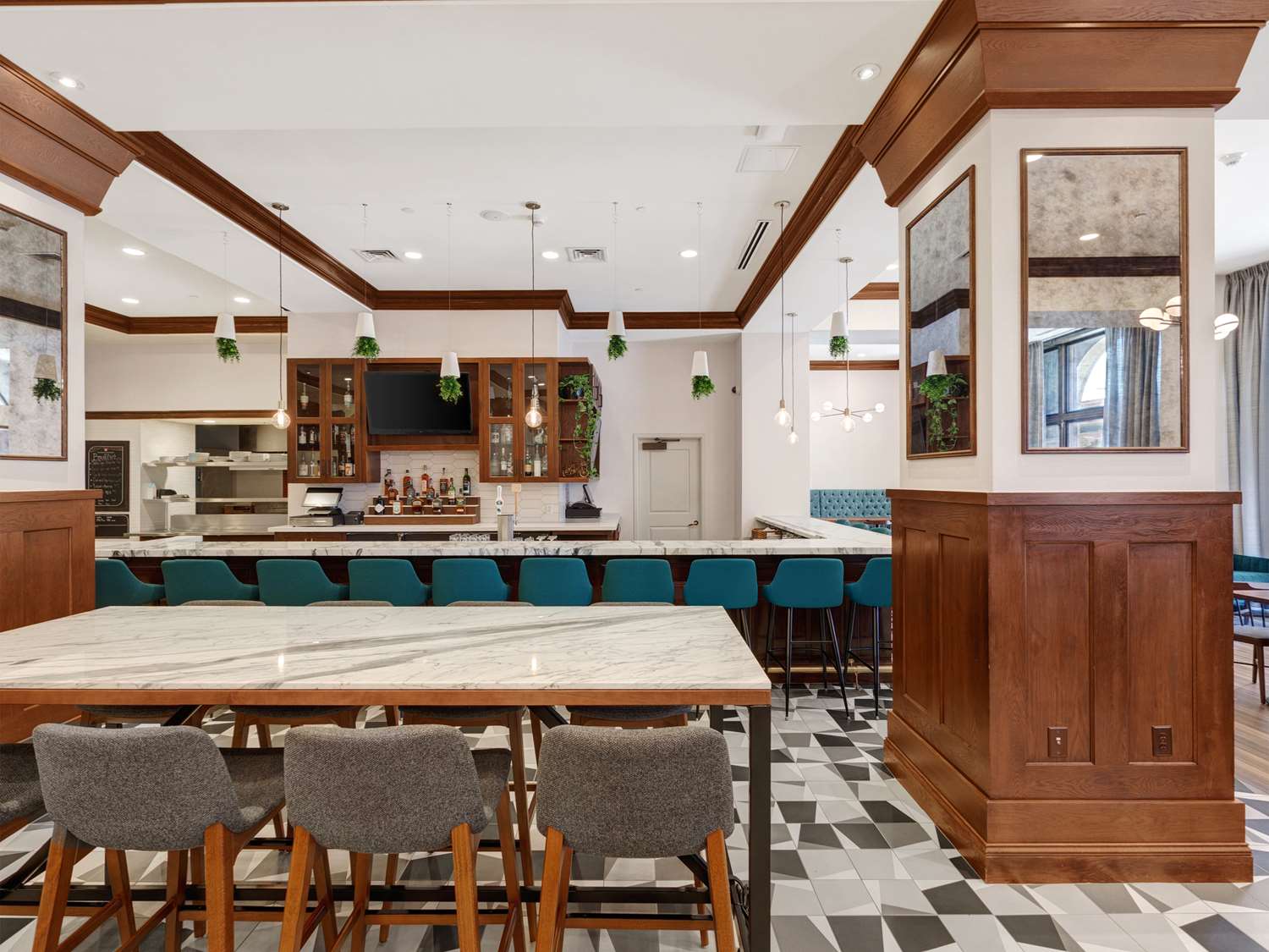 Фото Hilton Garden Inn Milwaukee Downtown