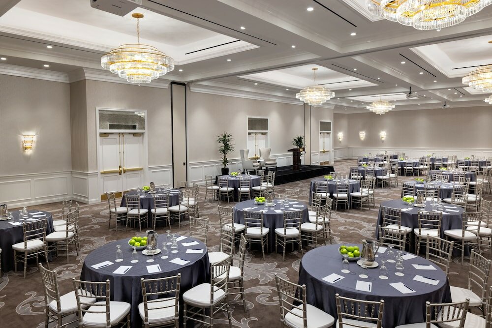 Фото Warwick Melrose Dallas