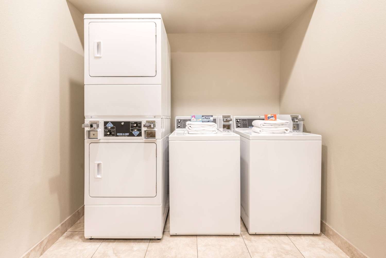 Фото Ramada by Wyndham College Station