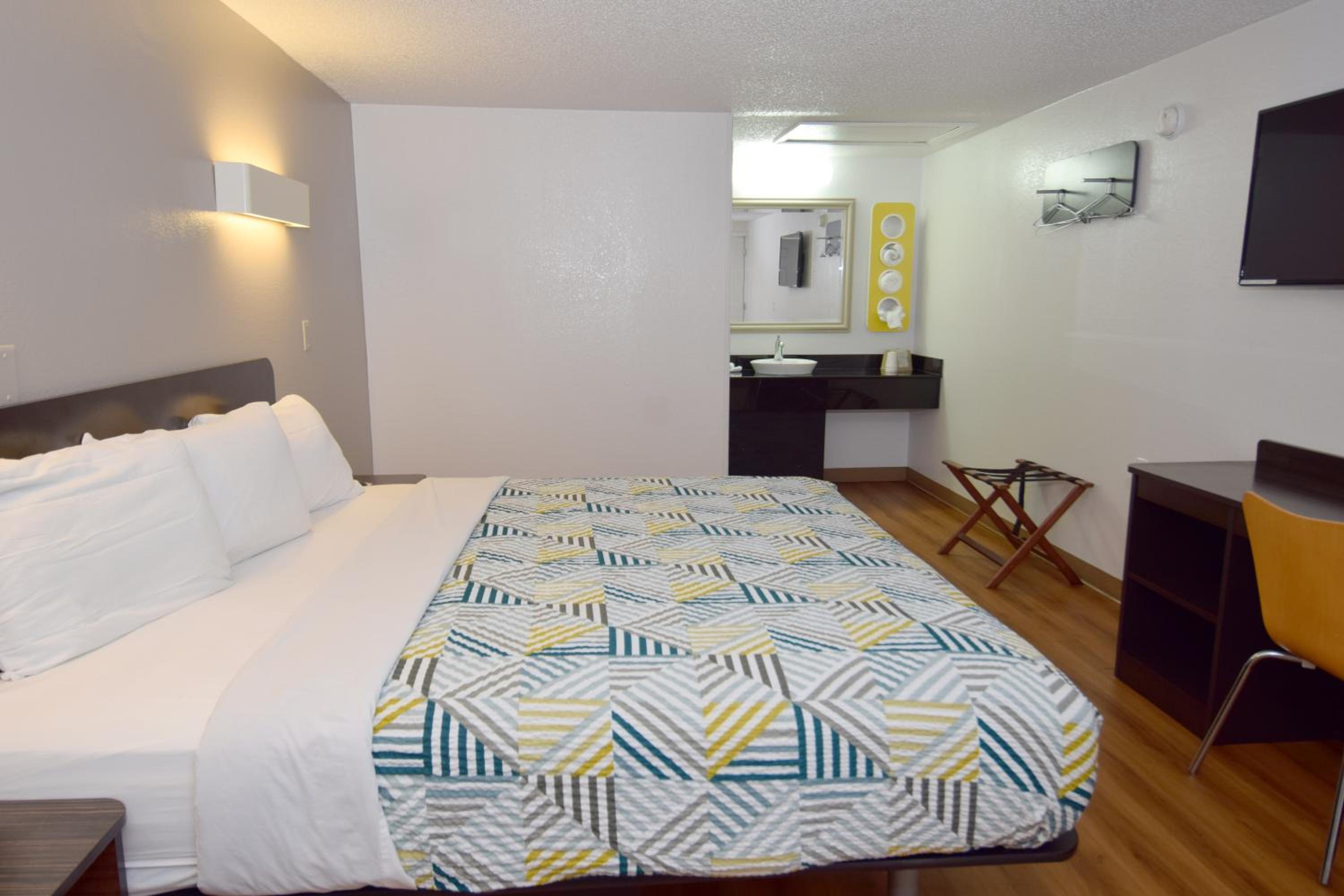 Фото Motel 6 Hamburg, Ny