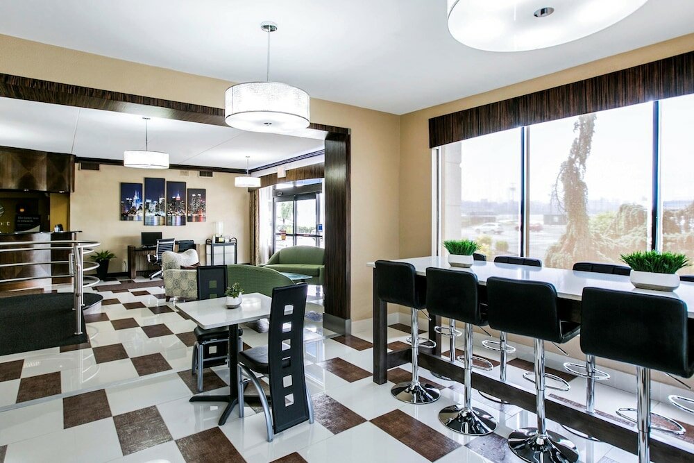 Фото Comfort Inn Edgewater on Hudson River