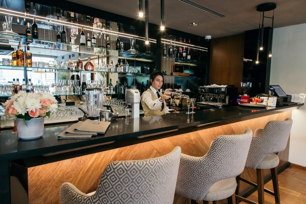 Фото Central Point Hotel