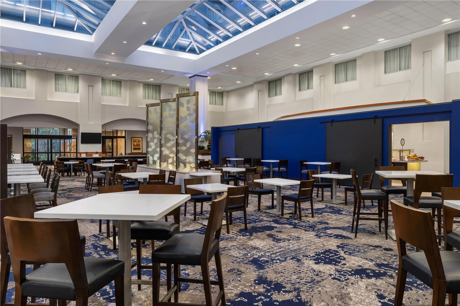 Фото Embassy Suites by Hilton Boston at Logan Airport