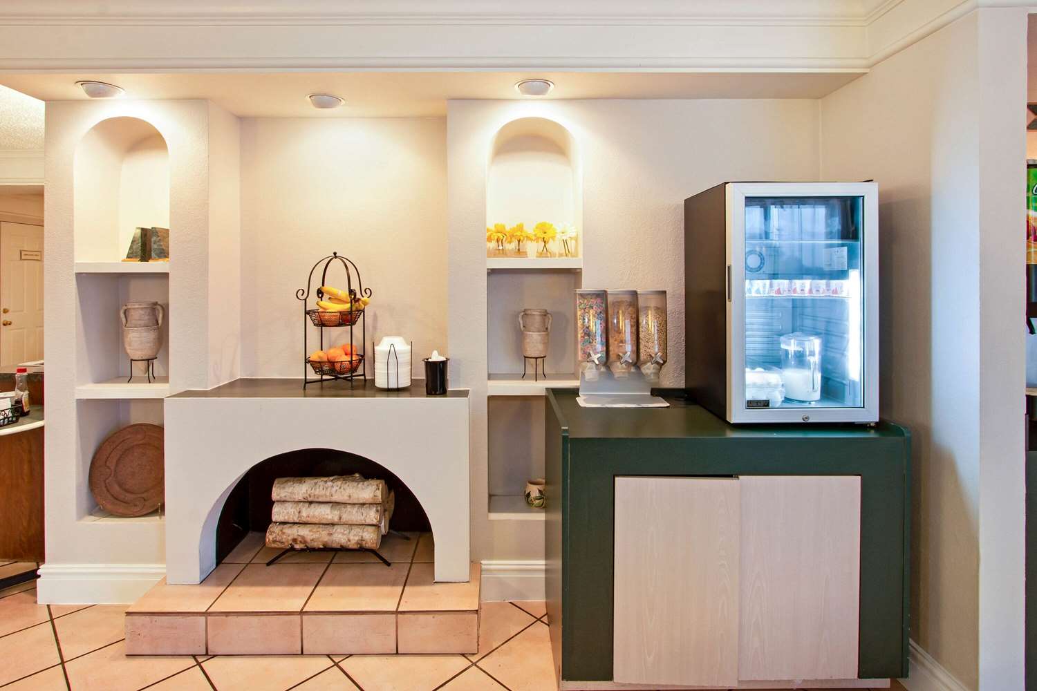 Фото La Quinta Inn by Wyndham Albuquerque Airport