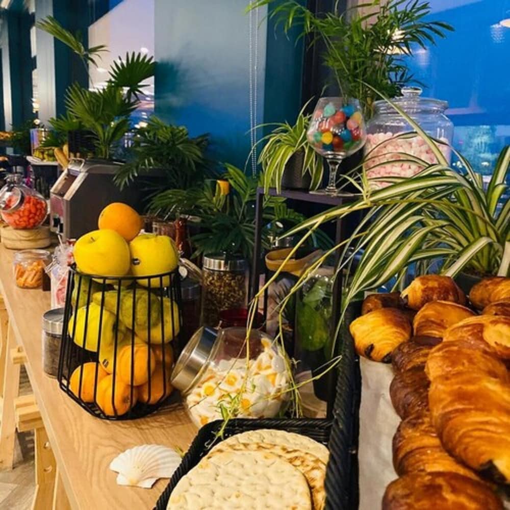 Фото The Originals Boutique, Hôtel Maison Montmartre Paris Les Puces