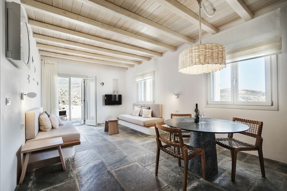 Фото Hide out Suites