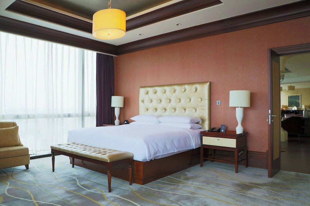 Фото Renaissance Beijing Capital Hotel